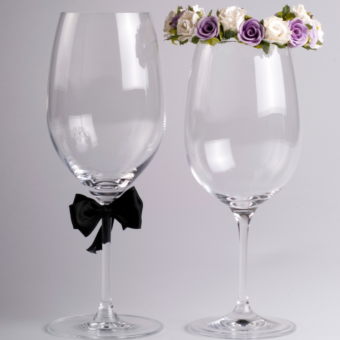 Glasses of wine for groom and bride, wine wedding